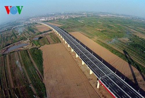 Overview of Nhat Tan Bridge and Hanoi’s most modern road - ảnh 12